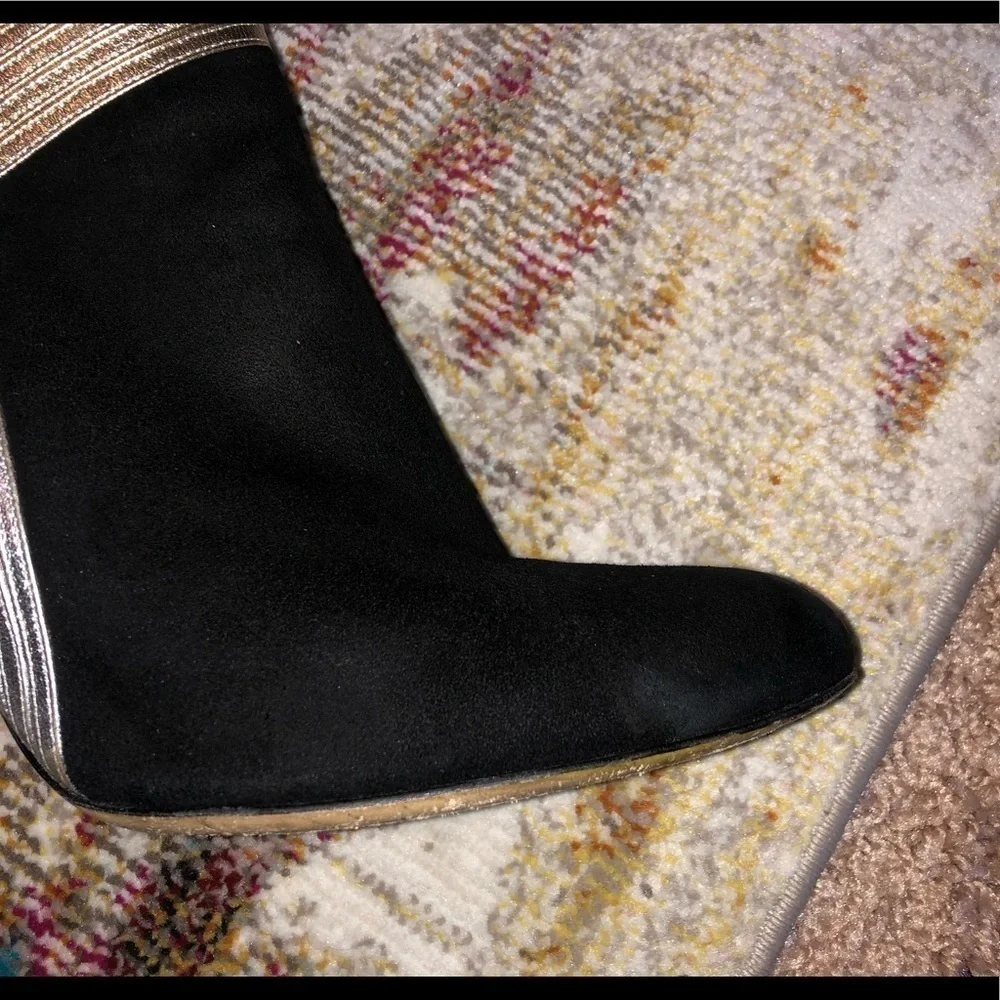 𝅺Salvatore Ferragamo booties blk/gold/silver w box